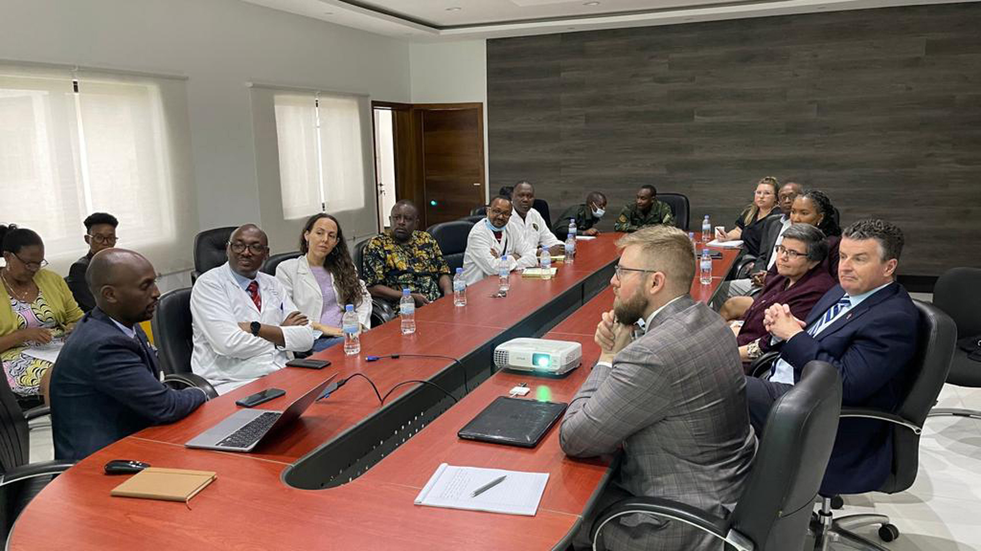 meeting-with-us-and-rwanda-stakeholders-involved-in-trauma-systems-development.jpg