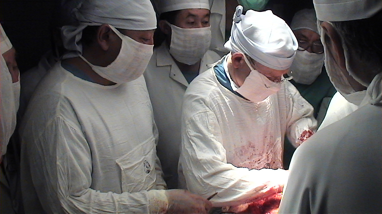 Dr. Andrew Kingsnorth (operating) undertakes a total pancreatic necrosectomy with assistants and observers from the National Surgical Center in Bishkek, Kyrgyzstan. 