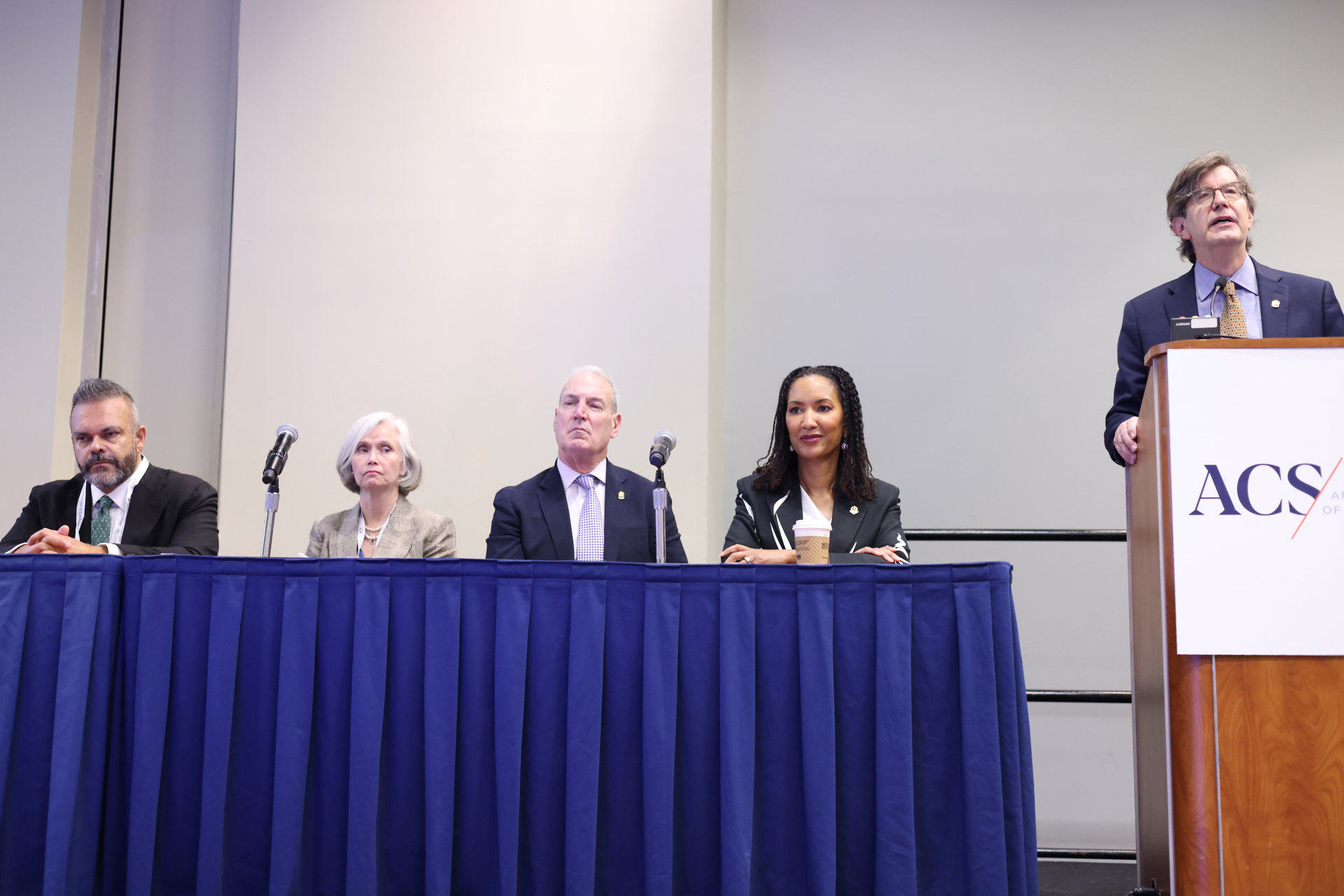 Standing-Room-Only Crowd Discusses Unionization, Professional Autonomy