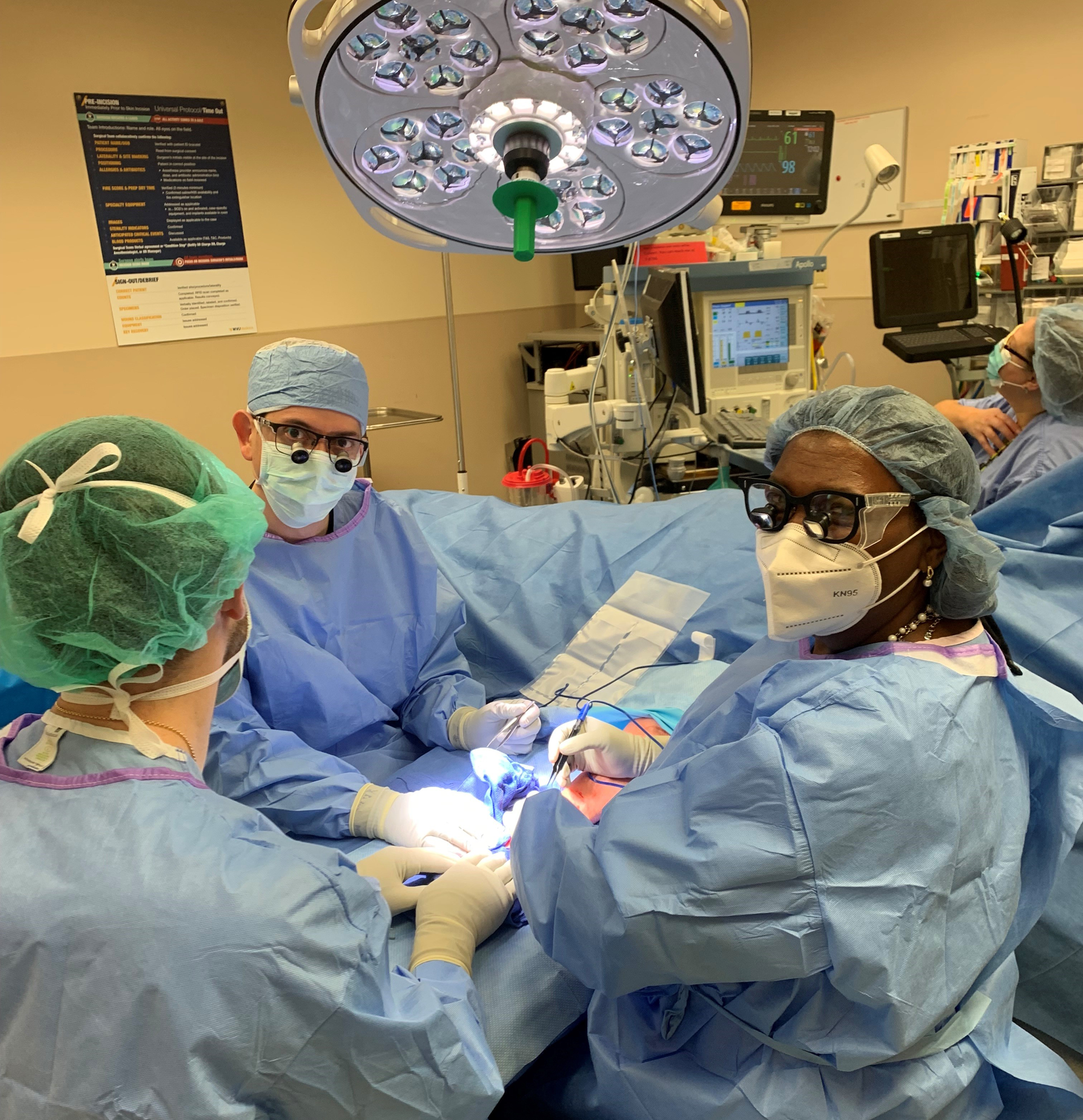 Dr. Woodberry teaching in the OR