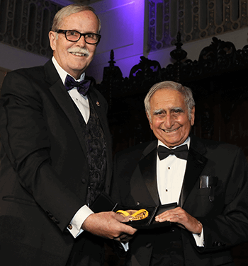 Henry Buchwald, MD, PhD, FACS, was presented with the Jacobson Innovation Award on June 7 by ACS President Ronald V. Maier, MD, FACS. Dr. Buchwald was honored with this international surgical award for his life-long pioneering work and innovative research.