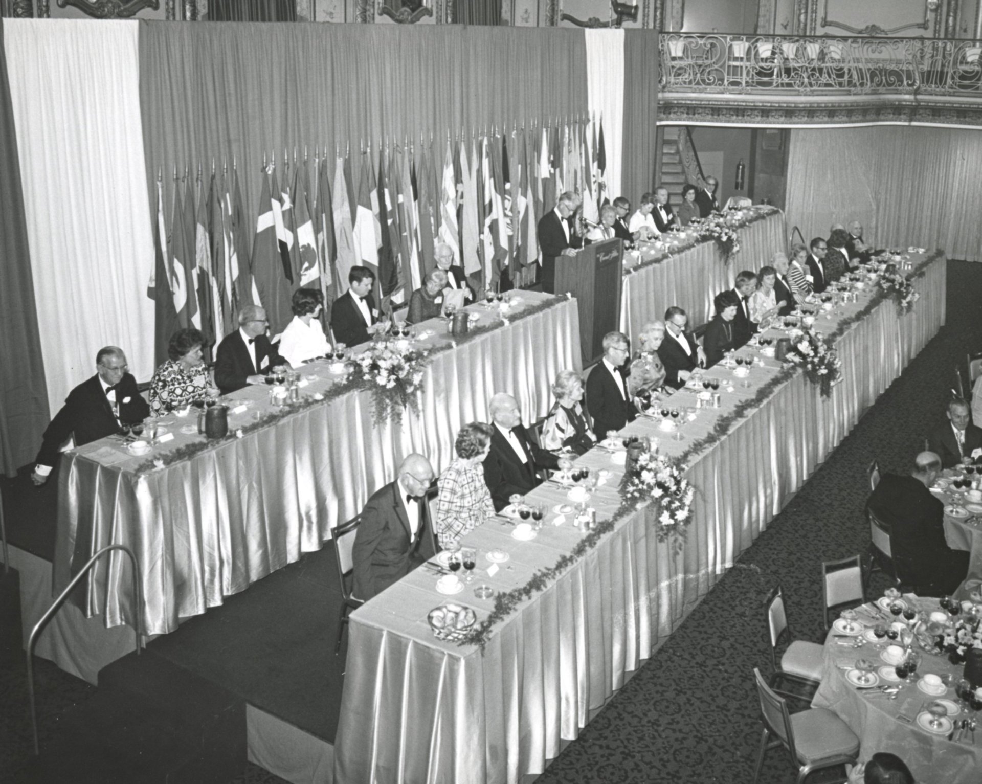 attendees-at-a-clinical-congress-dinner-1973.jpg (1)