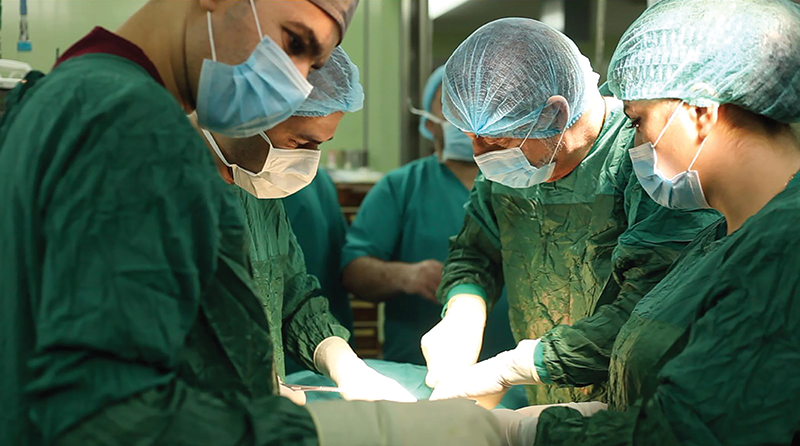 The GSMSG team operating with Kurdish surgeons